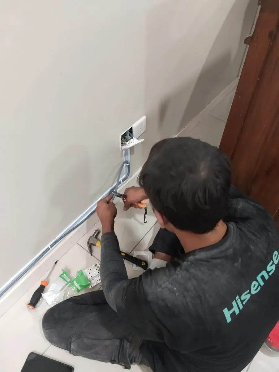 Acson R32 gas top-up in Subang Jaya with leak check by KL Renovator