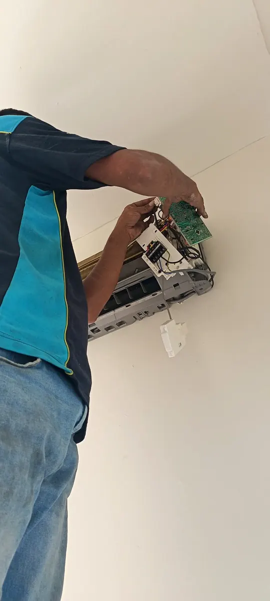 Sharp aircond sensor replacement in Klang Valley by KL Renovator technician