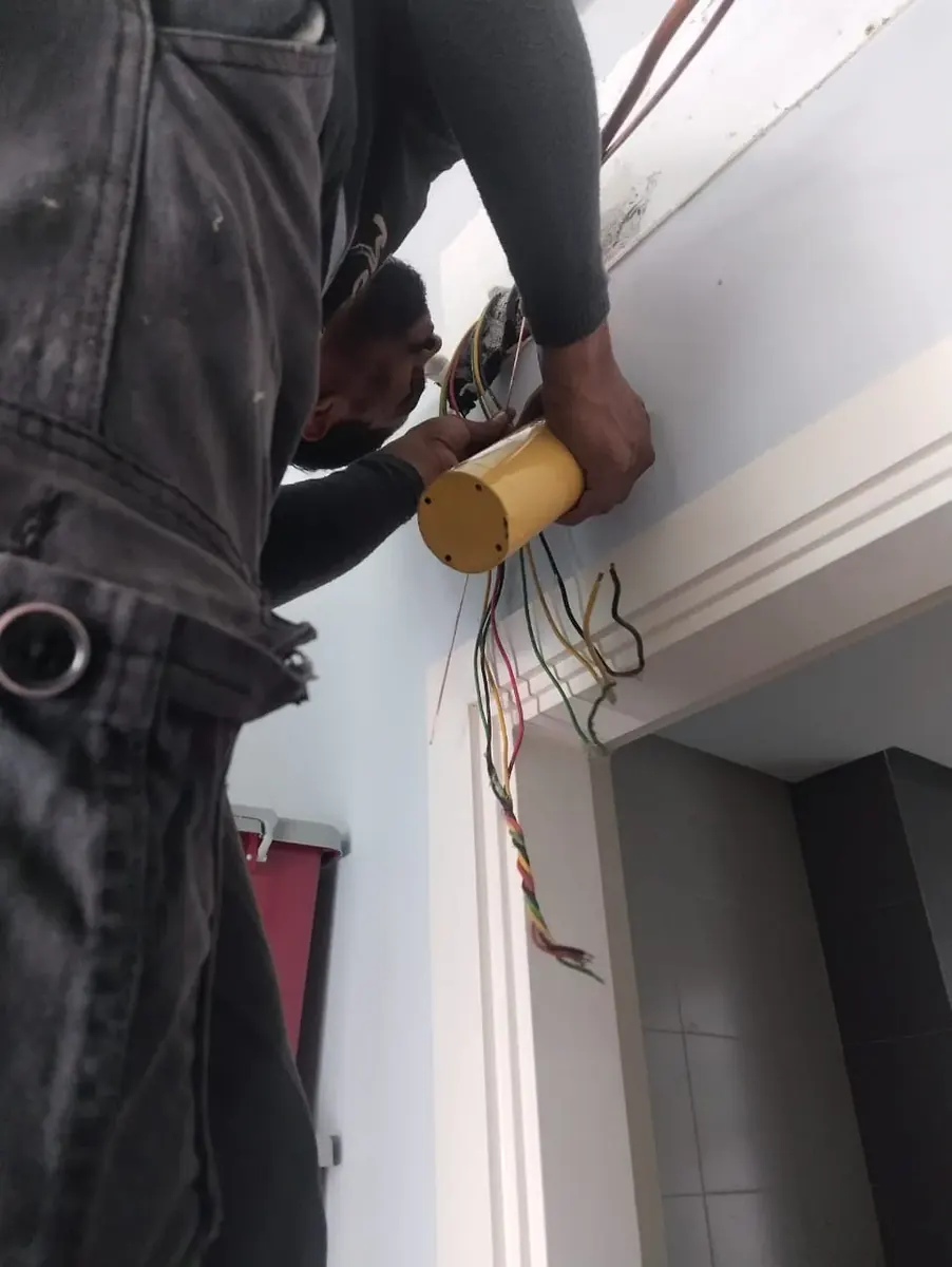 Aux ceiling cassette service in Petaling Jaya by KL Renovator technician