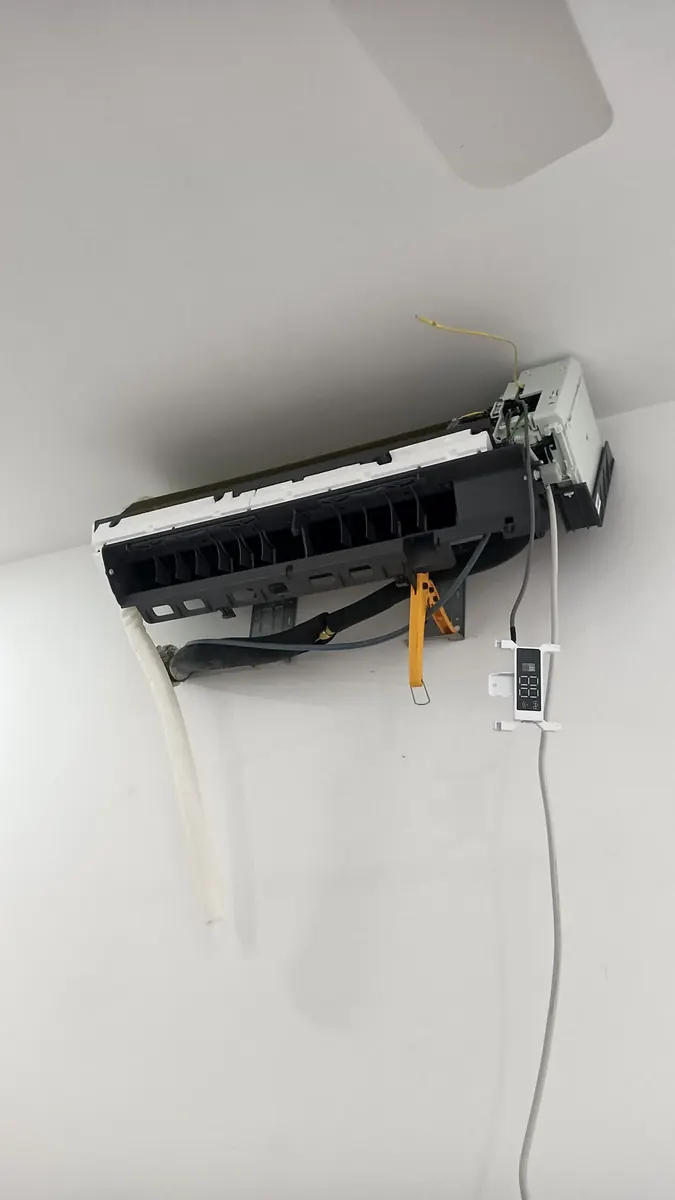 Daikin aircond chemical wash in progress in Kuala Lumpur — KL Renovator technician removing mould and dust buildup