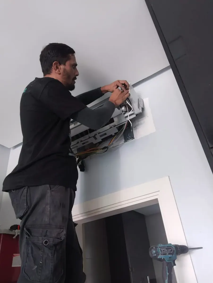Isonic aircond compressor replacement in Petaling Jaya by KL Renovator technician