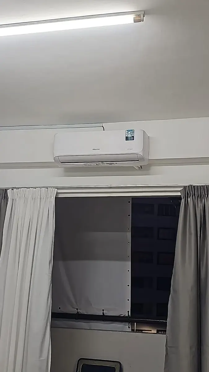 Midea aircond chemical wash in Klang by KL Renovator — disassembly and deep cleaning of indoor unit