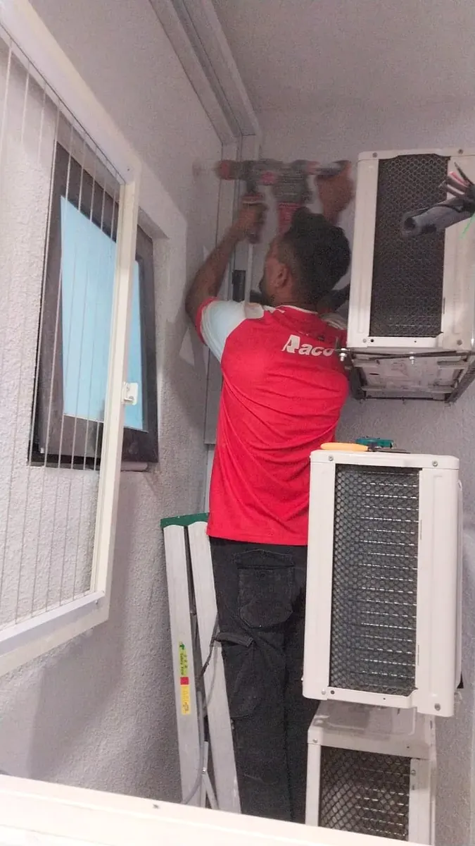 Midea aircond water leak repair in Klang — drain pipe unclogging by KL Renovator