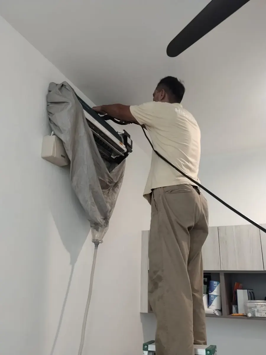 Mitsubishi aircond unit safely removed for relocation in Klang