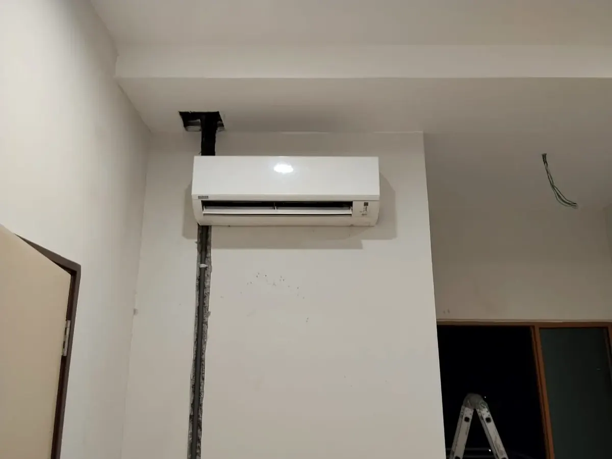 Mitsubishi aircond control board being repaired in Puchong