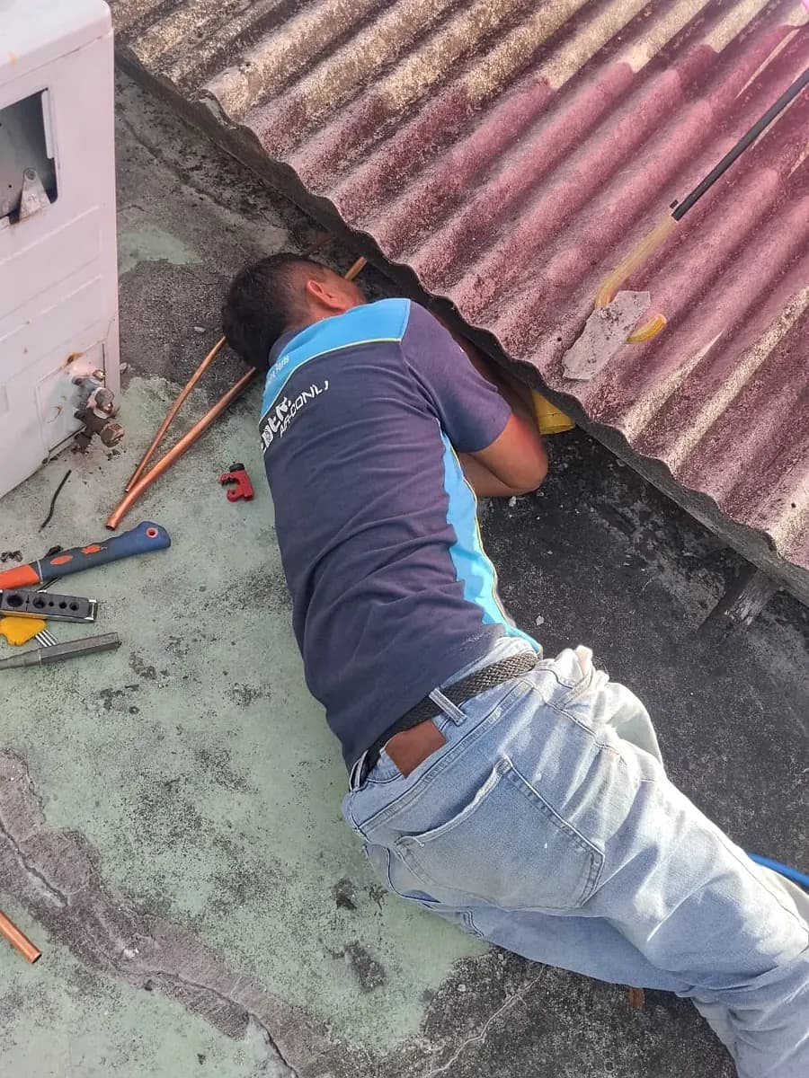 Panasonic ceiling cassette servicing in Klang commercial office by KL Renovator