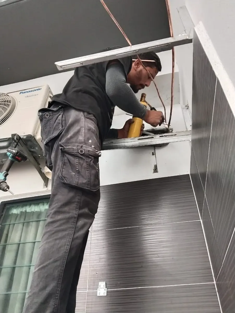 Aircond water leaking repair with drain pipe clearing in Petaling Jaya