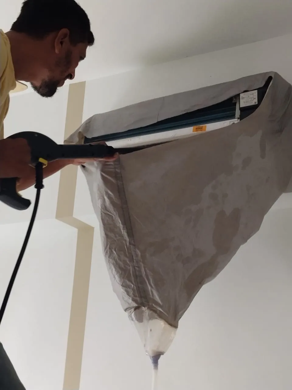 Routine aircond basic servicing with filter and coil cleaning in Kuala Lumpur