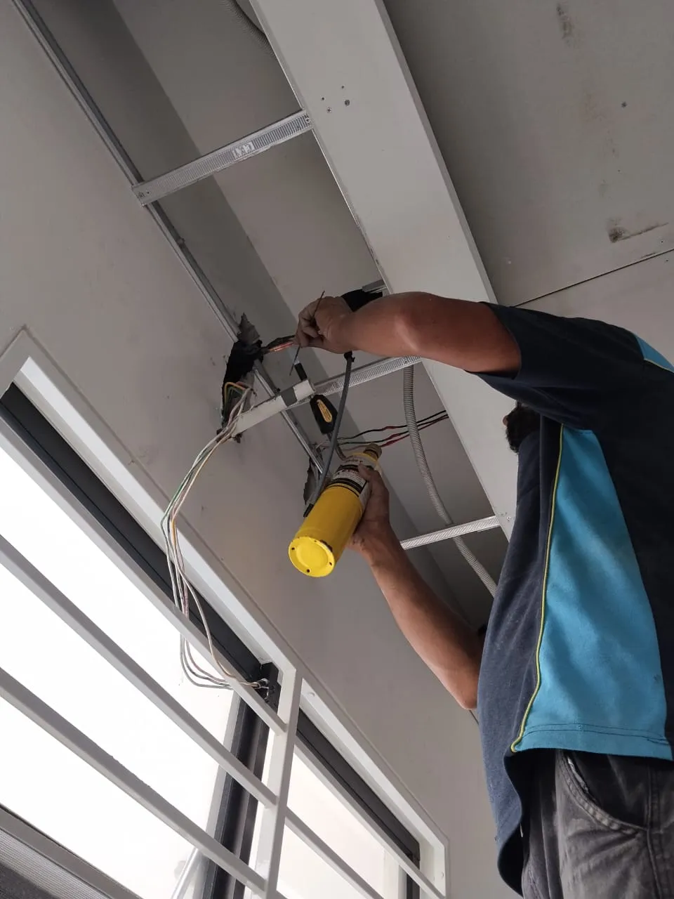 Alkaline chemical foam applied across the evaporator coil to dissolve biofilm during a chemical wash in Klang