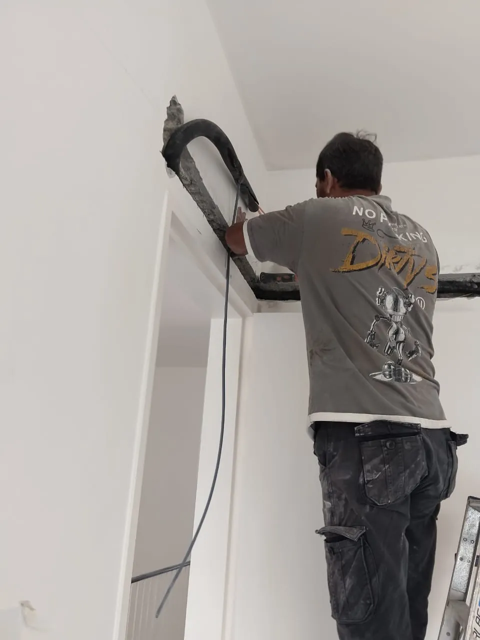 Aircond service technician working on an air conditioning unit in Bangsar, KL & Selangor